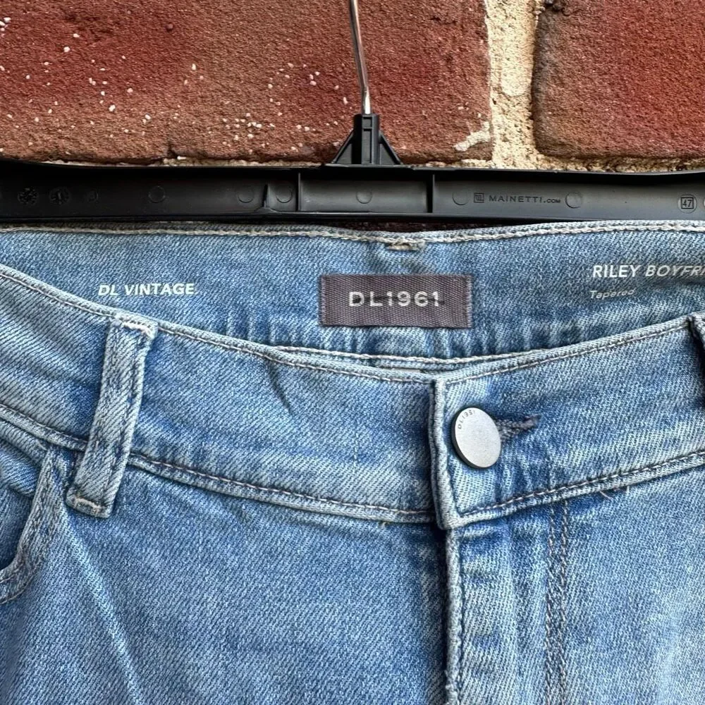 DL1961 $179 Riley Boyfriend Tapered Jeans Droplet Wash Women’s 28 NEW